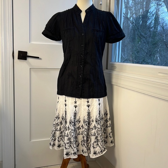 Tahari flared white skirt with embroidered design, size: 6, 100% cotton - Picture 10 of 10